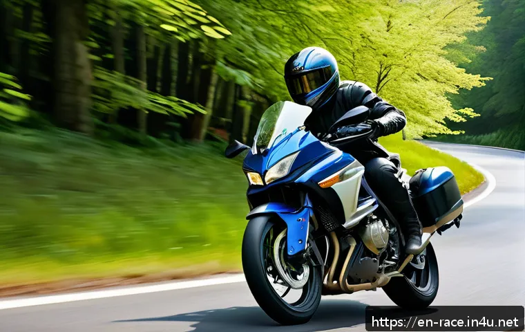 코너링 마스터 방법 - A dynamic image of a motorcycle rider leaning their upper body into a sharp mountain curve on a sunn...